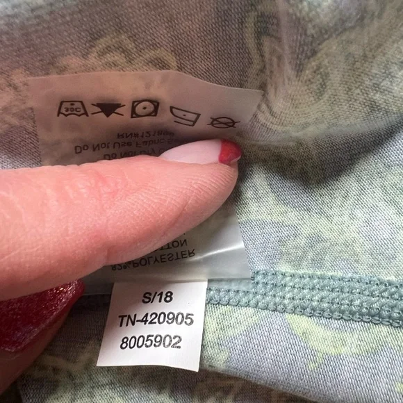 Title Nine tank top, never worn, size XL, green/ yellow pattern - Picture 6 of 6